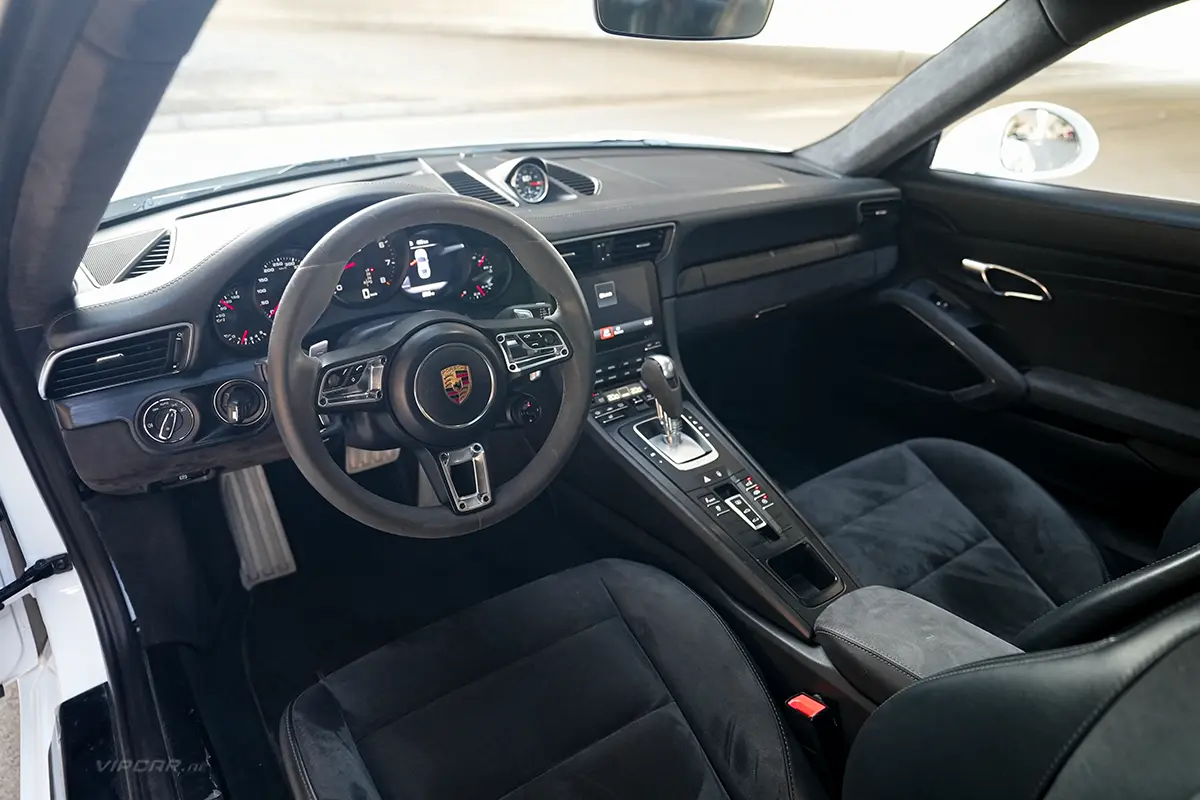 Porsche Carrera 911 GTS Interior