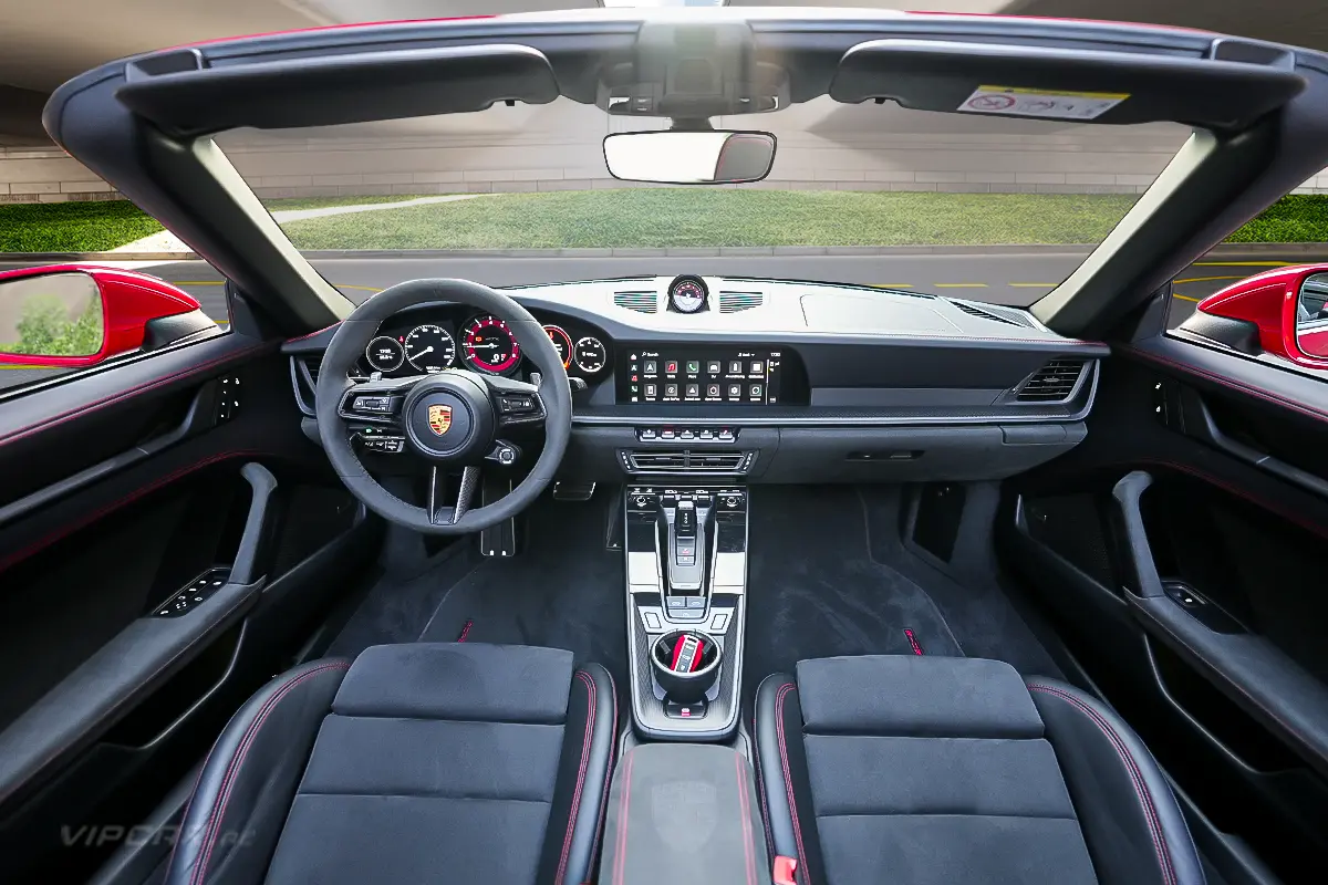 Porsche 911 Carrera 4 GTS Spyder Interior
